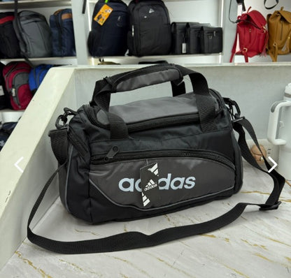 Maleta deportiva Adidas medidas 53 Largo X 35 Cm Ancho tamaño mediano