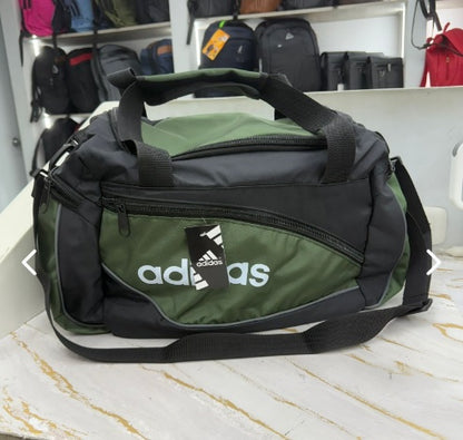 Maleta deportiva Adidas medidas 53 Largo X 35 Cm Ancho tamaño mediano